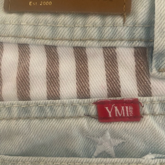 Women’s Denim Red & White Embroidered Jean Shorts Size 9 Perfect for 4th of July - Picture 3 of 16